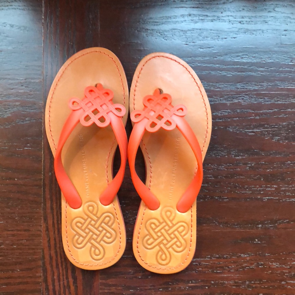 DVF flip flops